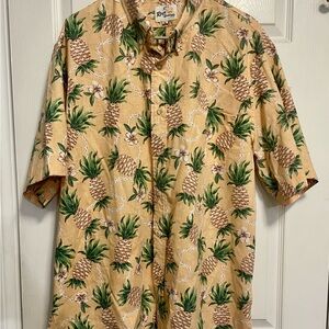 Reyn Spooner Men’s Limited Edition Pineapple Print Short-Sleeve Shirt
